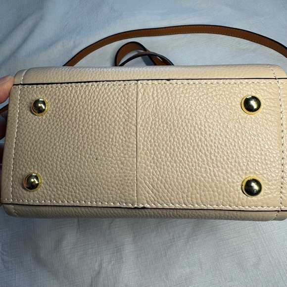 Danier Cream and Brown Crossbody Bag - Picture 4 of 10
